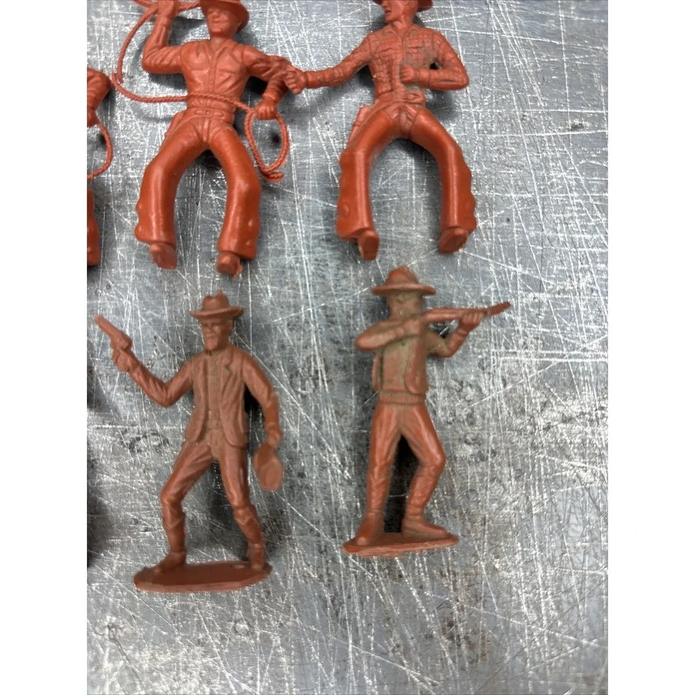 Lot Of 9 Vintage MPC Plastic Cowboy Figures Various Colors Riding‎ Lasso Shooter